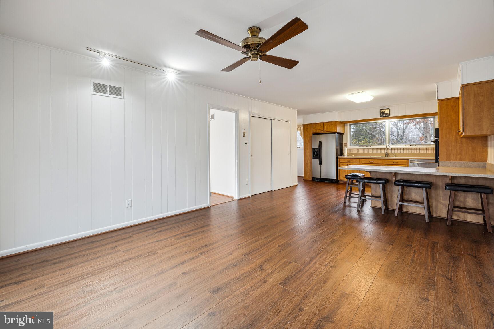 318 Halsey Road Annapolis, MD 21401 - Photo 15 of 19 Kitchen showing family room (28' X 14')