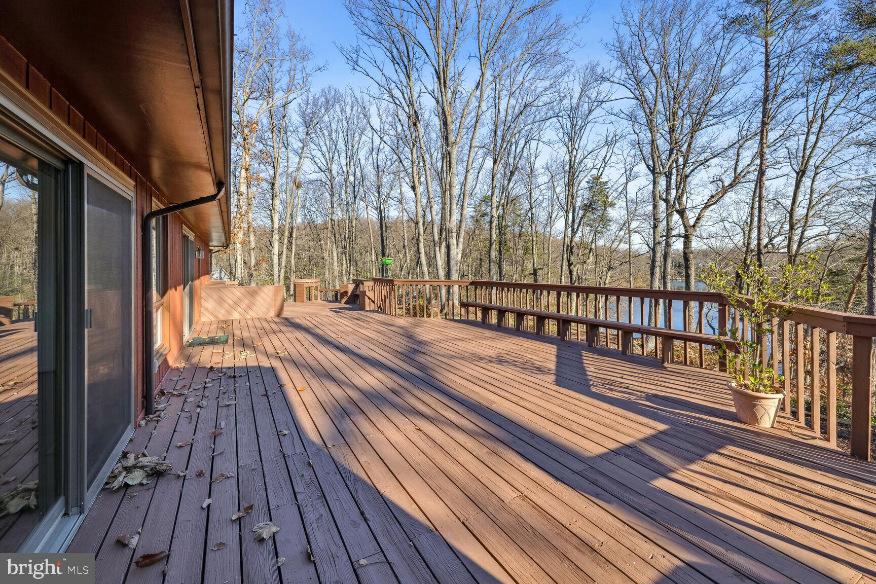 318 Halsey Road Annapolis, MD 21401 - Photo 7 of 19 Huge deck (62' X 25')