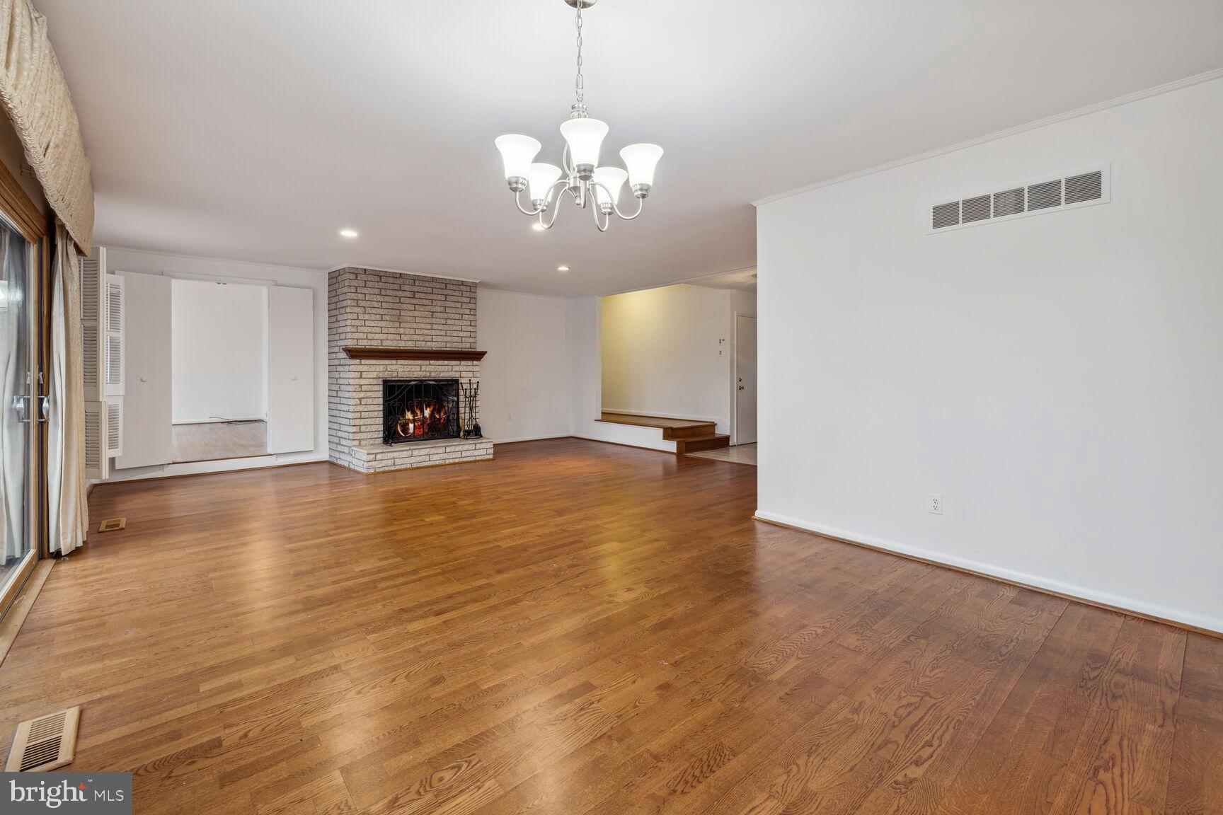 318 Halsey Road Annapolis, MD 21401 - Photo 10 of 19 Wood-burning FP