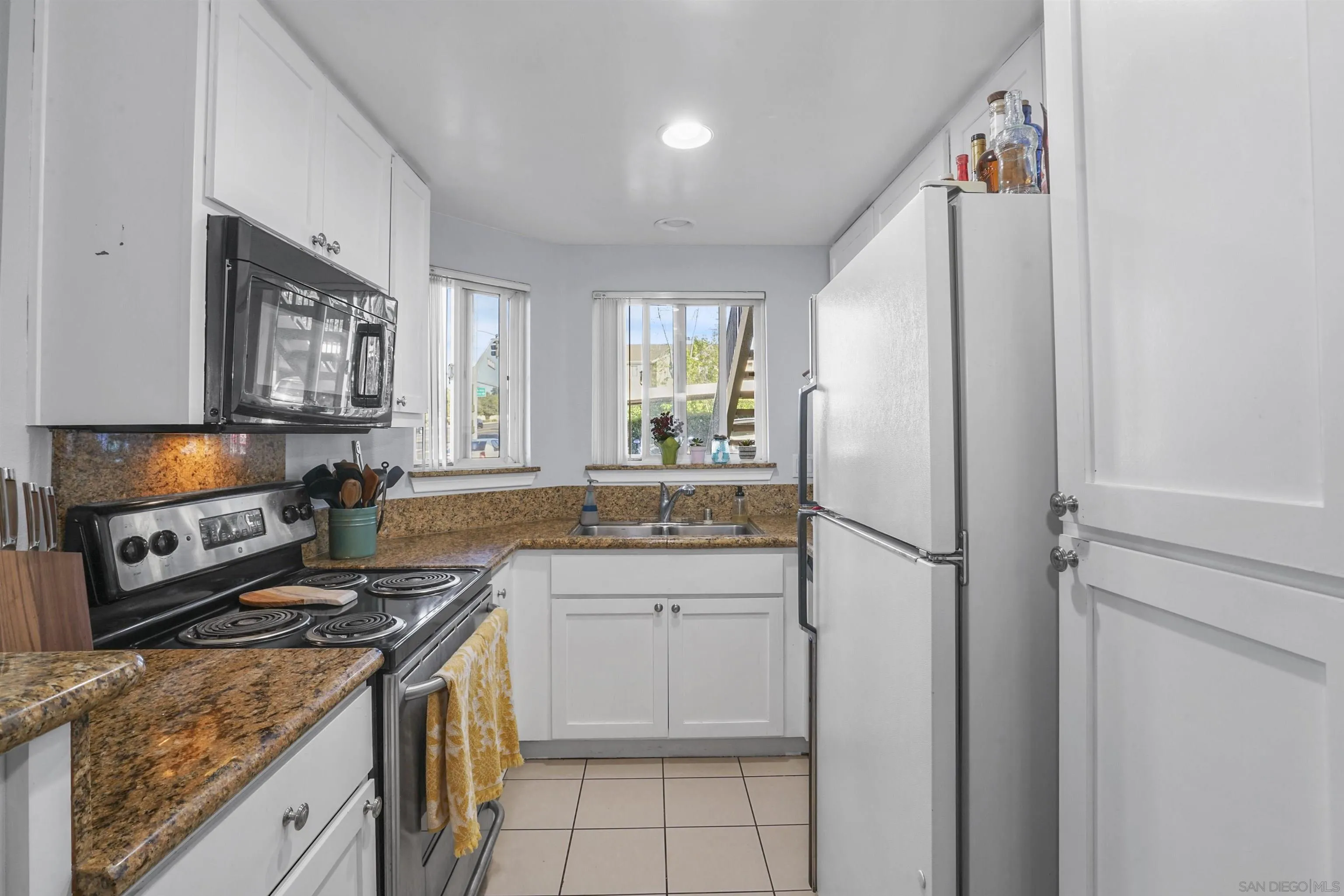495 San Pasqual Valley Road, Unit 146 Escondido, CA 92025 - Photo 12 of 26 a kitchen with a sink a stove and refrigerator