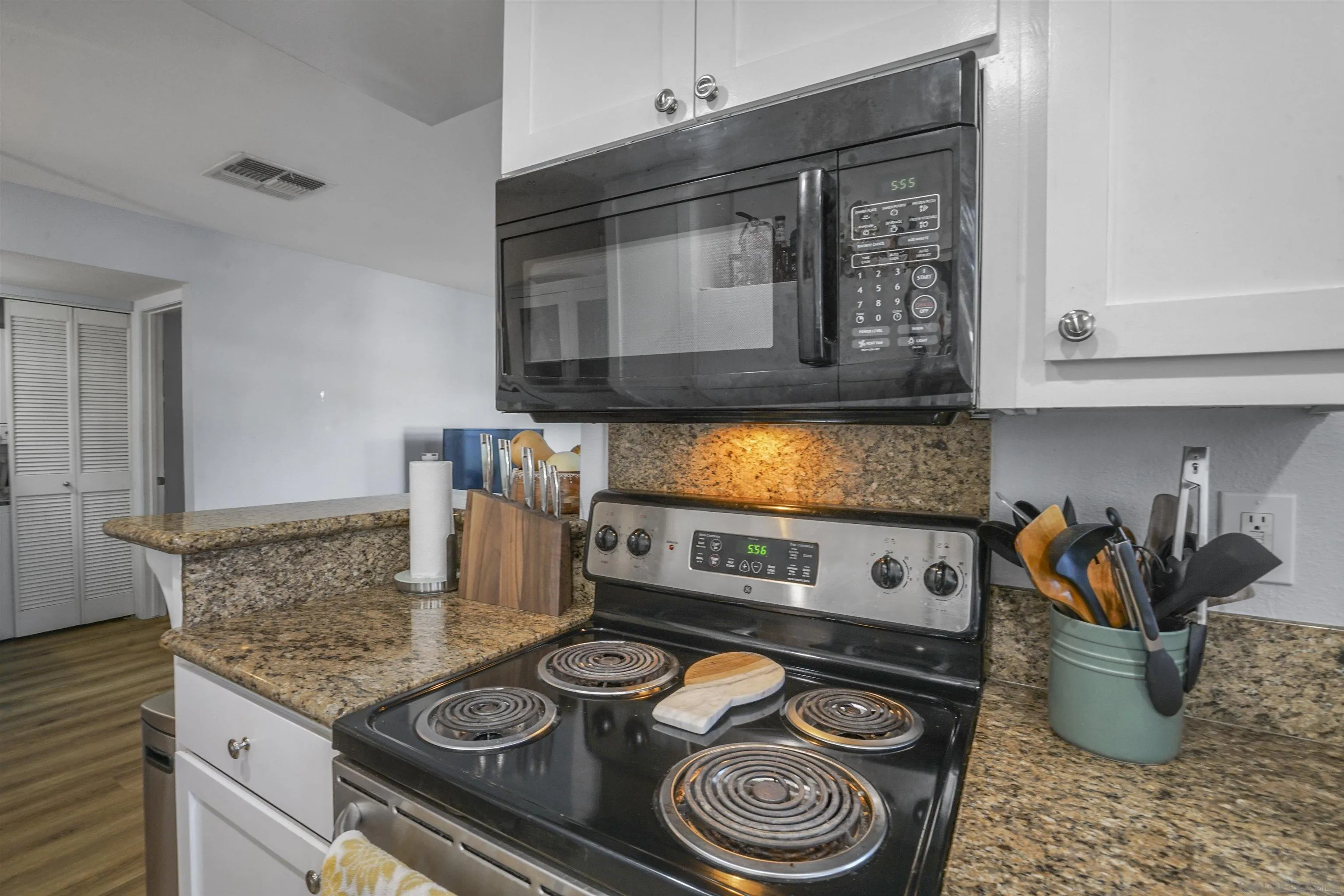 495 San Pasqual Valley Road, Unit 146 Escondido, CA 92025 - Photo 13 of 26 a kitchen with a stove and a microwave