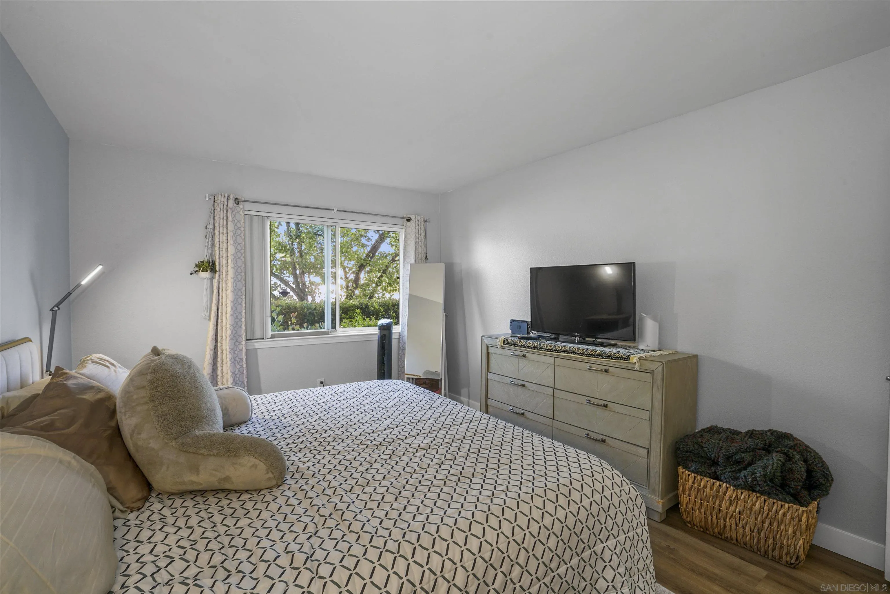 495 San Pasqual Valley Road, Unit 146 Escondido, CA 92025 - Photo 16 of 26 a bedroom with a bed and a television