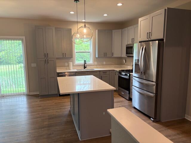 304 Riverside Court Theresa, WI 53091 - Photo 6 of 21 Kitchen with island you can eat at!