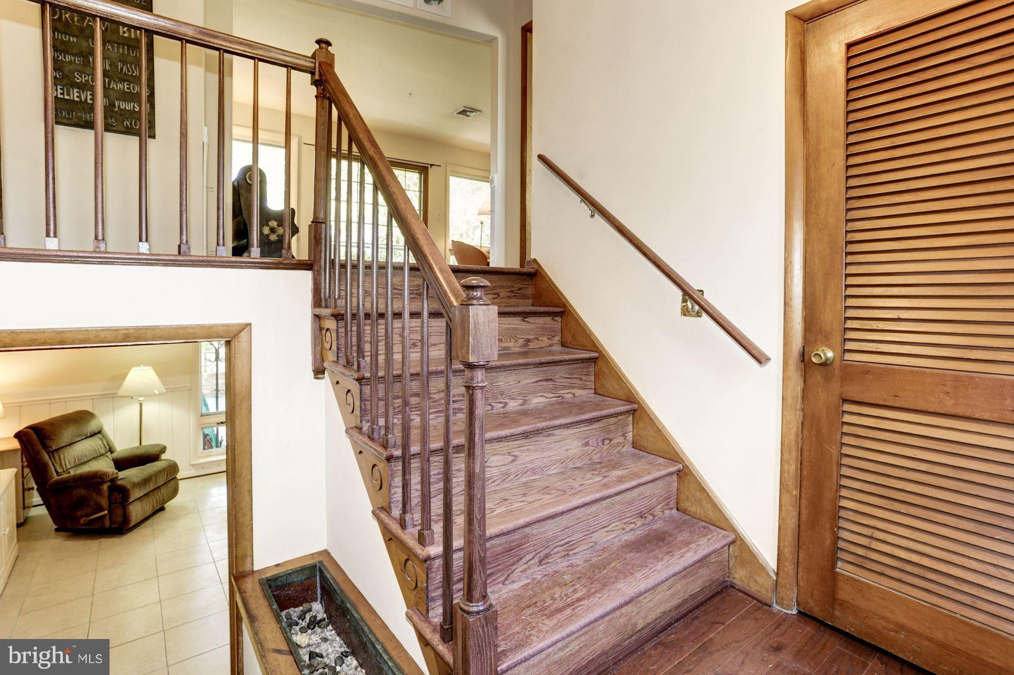 9217 Gue Road Damascus, MD 20872 - Photo 3 of 27 Split foyer with refinished hardwood floors