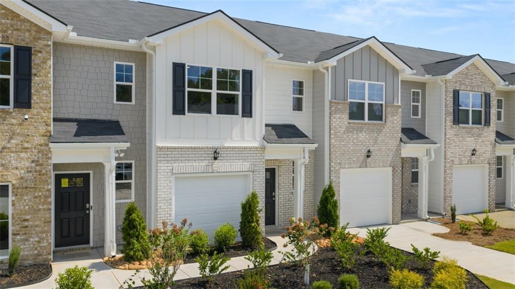 123 Kenmore Circle Perry, GA 31069 - Photo 2 of 48 a front view of a house with a yard
