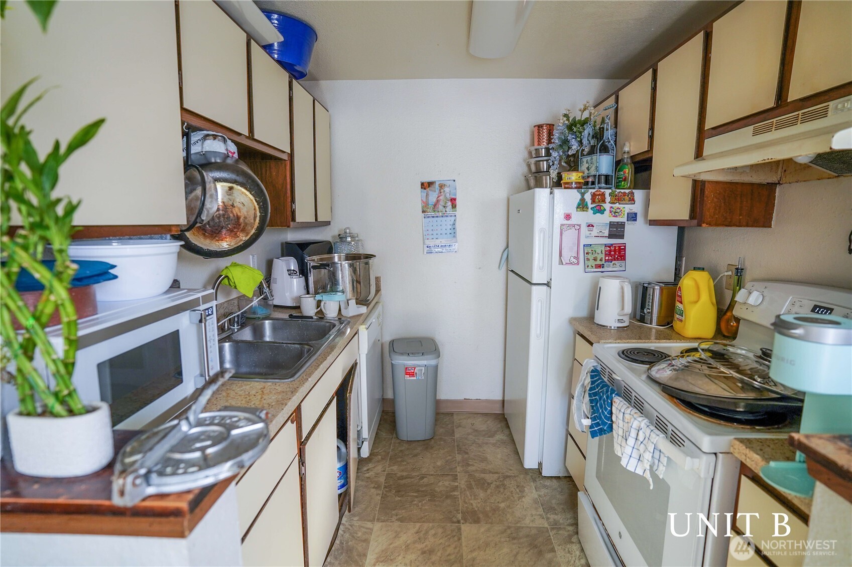 115 South 339th Circle Federal Way, WA 98003 - Photo 15 of 35 a kitchen with stainless steel appliances granite countertop a stove a sink and a refrigerator