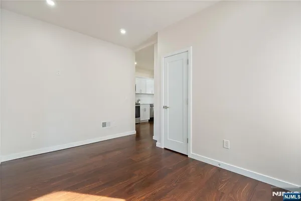 $2,400 | 824 George Street, Unit 1, Plainfield, NJ 07062