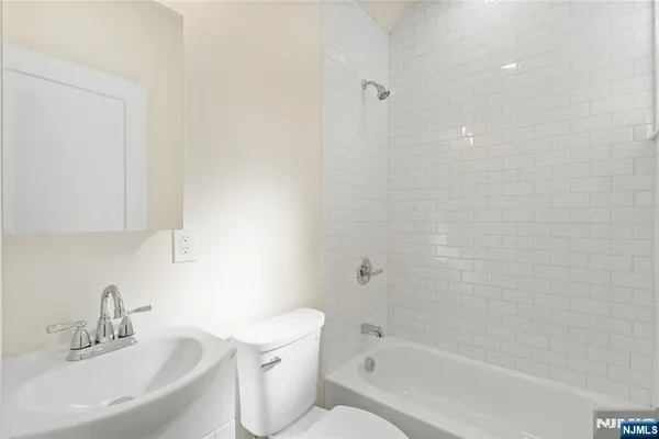 $2,400 | 824 George Street, Unit 1, Plainfield, NJ 07062