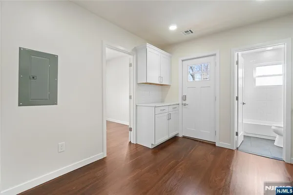 $2,400 | 824 George Street, Unit 1, Plainfield, NJ 07062