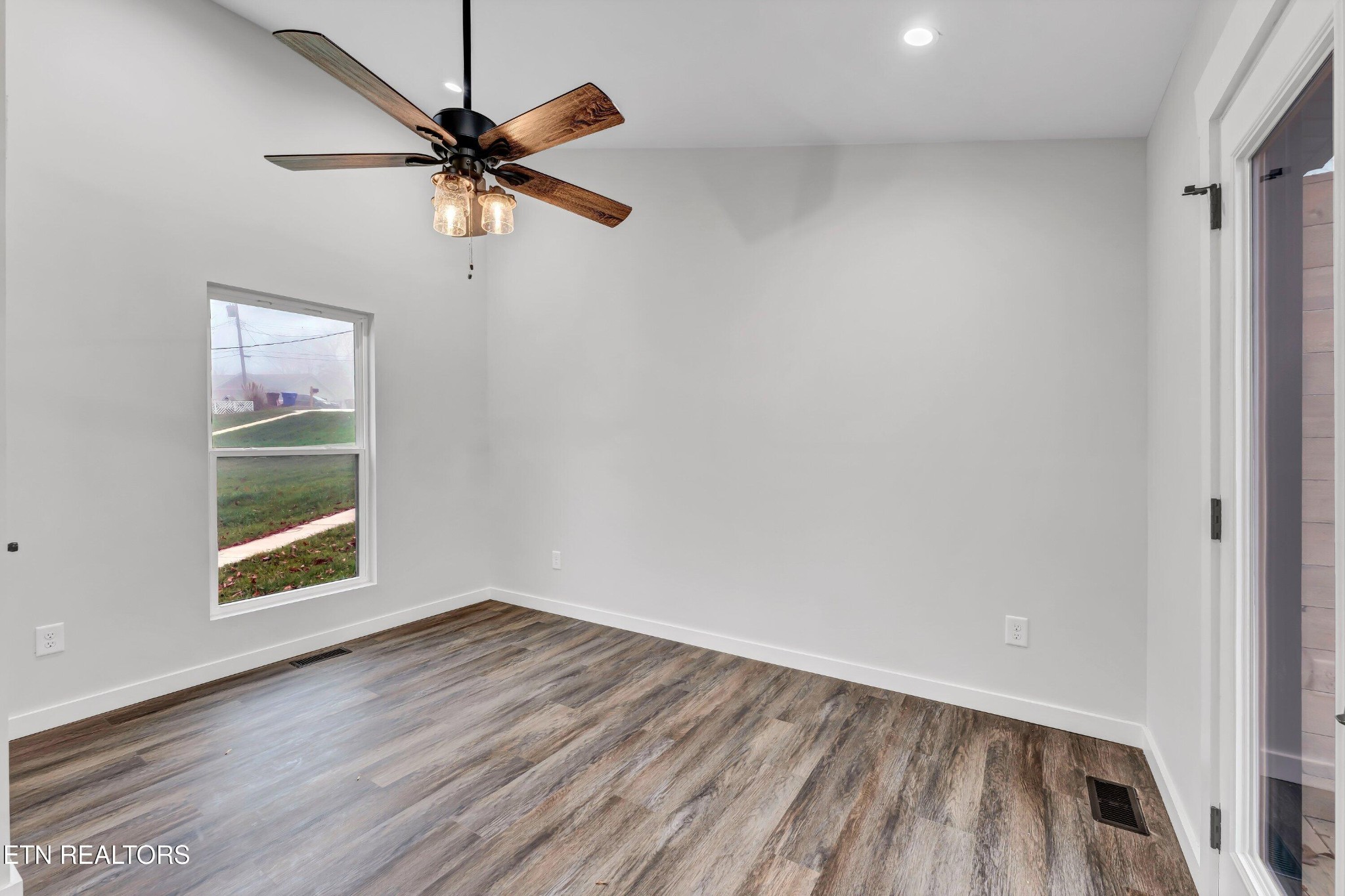 122 Warrior Lane Oak Ridge, TN 37830 - Photo 8 of 16 Gallery Image 8