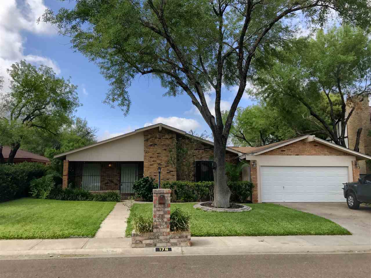 176 Arizona Loop Laredo, TX 78041 - Photo 1 of 20 Gallery Image 1