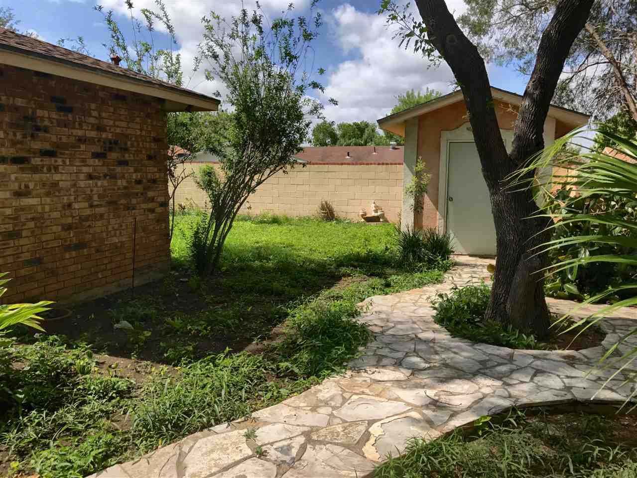 176 Arizona Loop Laredo, TX 78041 - Photo 18 of 20 Gallery Image 18