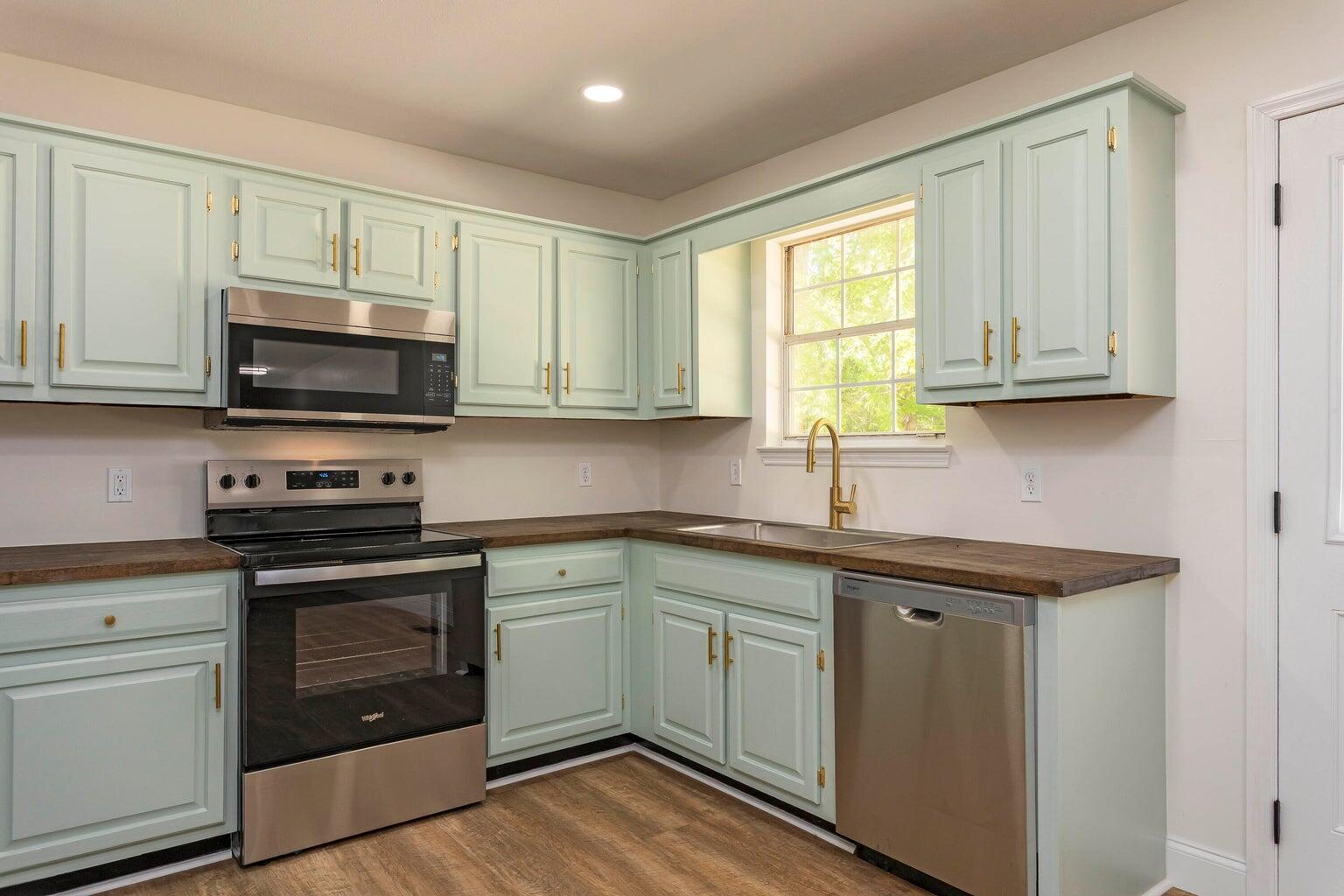 300 Hi Tech Lane Dayton, TN 37321 - Photo 8 of 34 Kitchen