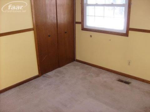 1221 Wreckenridge Road Flint, MI 48532 - Photo 7 of 9 20166526-6.JPG
