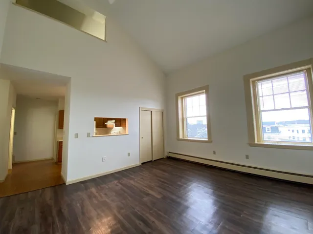 $1,725 | 521 Pine Street, Unit 309, Manchester, NH 03104