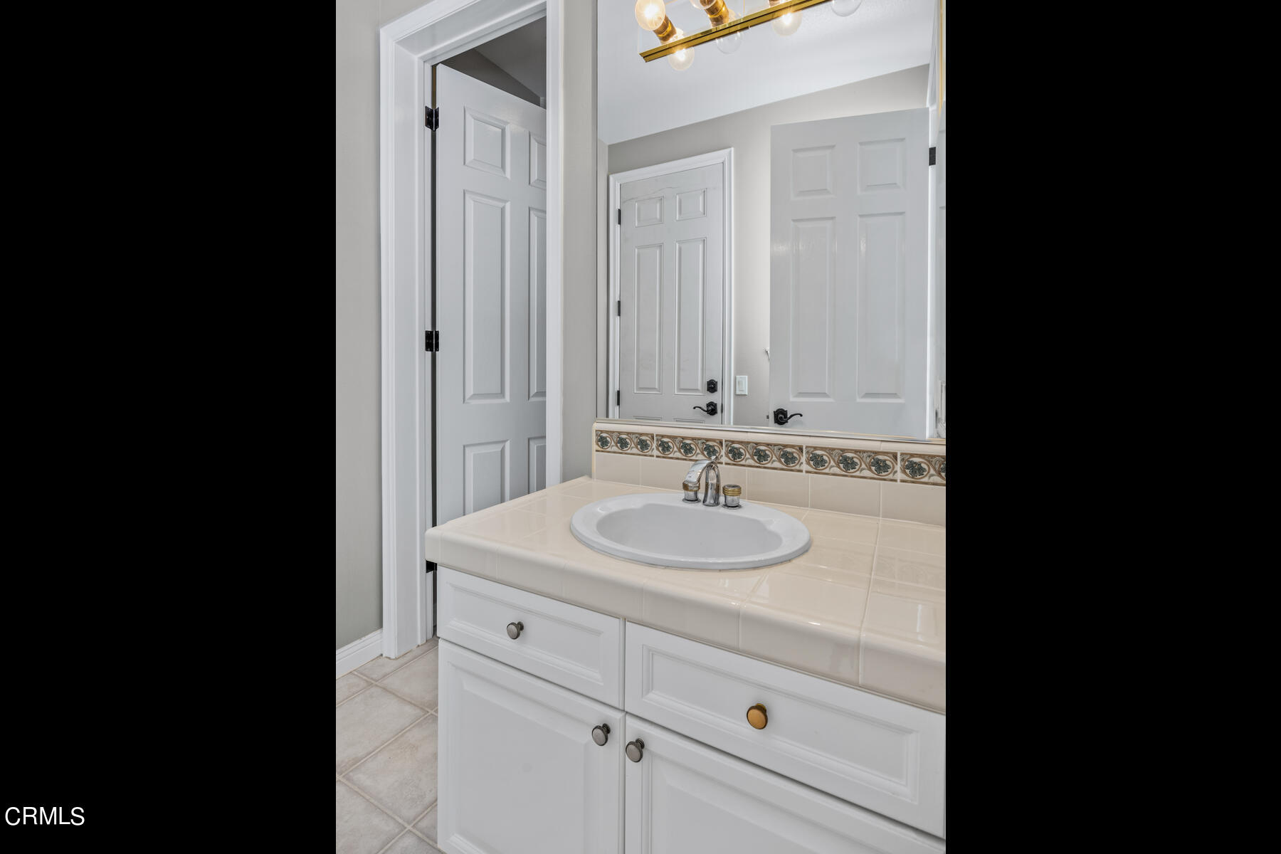 1185 Avenida De Aprisa Camarillo, CA 93010 - Photo 32 of 44 1185 Avenida De Aprisa-032-039-Bathroom-