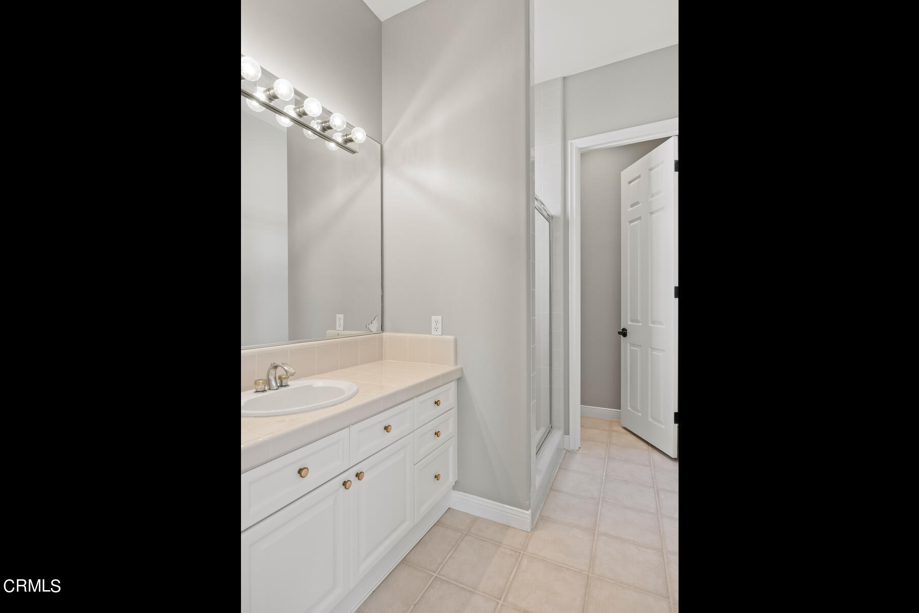 1185 Avenida De Aprisa Camarillo, CA 93010 - Photo 37 of 44 1185 Avenida De Aprisa-037-053-Guest Qua