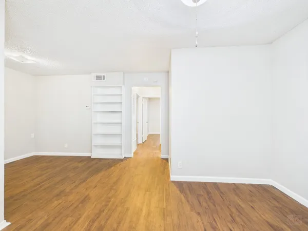 $1,025 | 2401 Manor Road, Unit 136, Austin, TX 78722