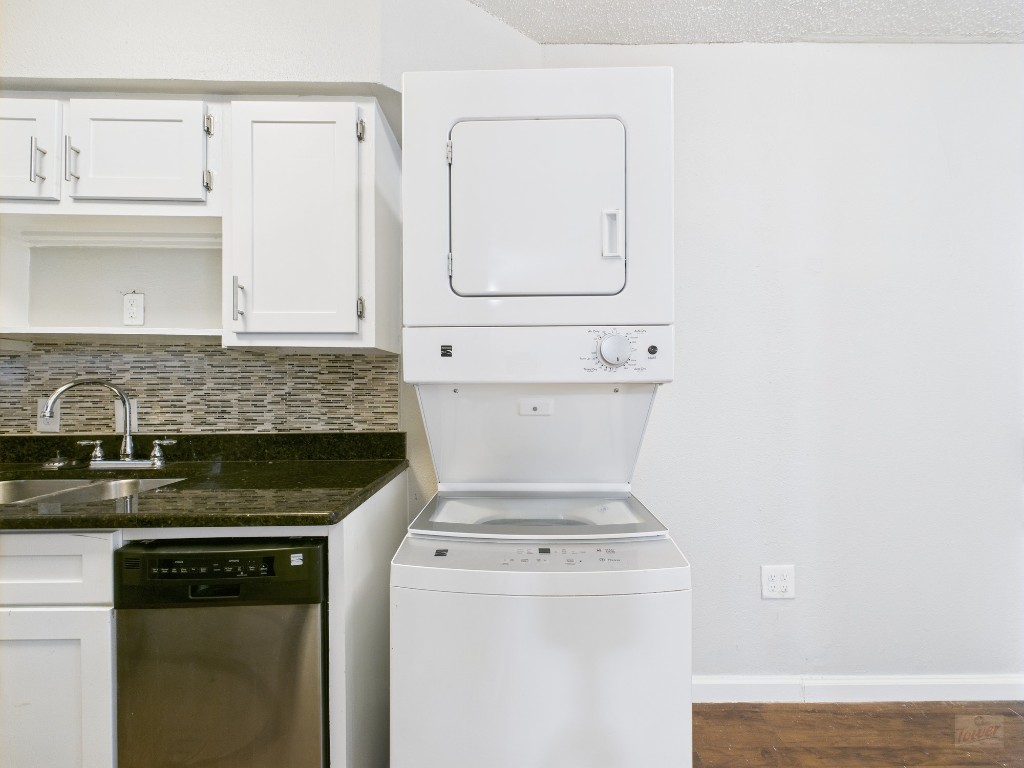 2401 Manor Road, Unit 136 Austin, TX 78722 - Photo 11 of 12 a utility room with dryer and washer