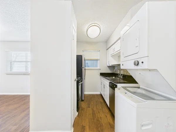 $1,025 | 2401 Manor Road, Unit 136, Austin, TX 78722