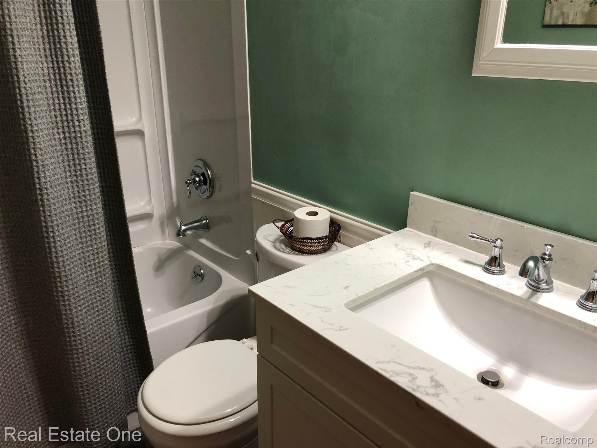 10023 Nimphie Road Fenton, MI 48430 - Photo 20 of 35 IMG-1184.JPG