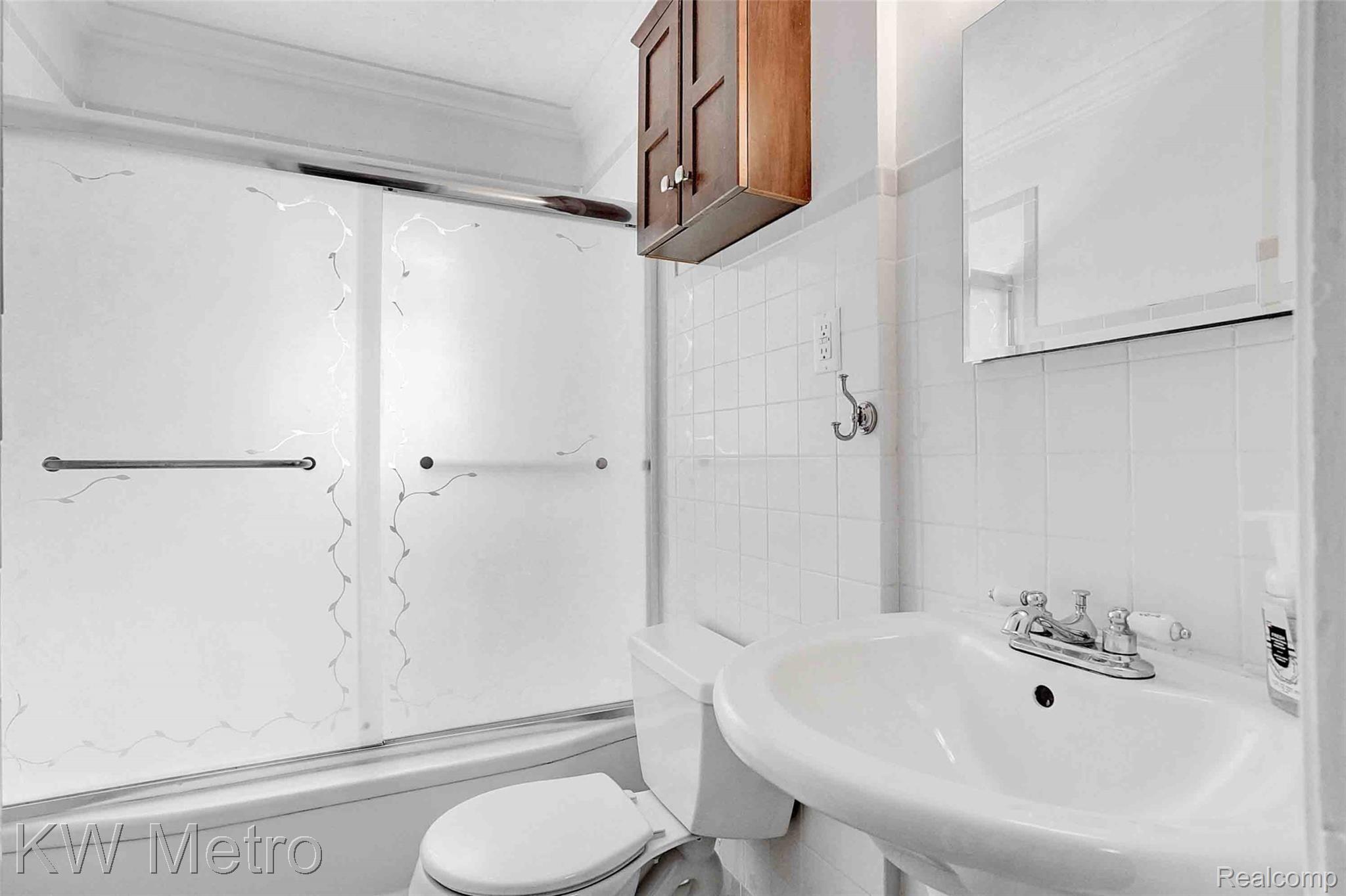3114 Harvard Road Royal Oak, MI 48073 - Photo 9 of 27 DSC04262.jpg