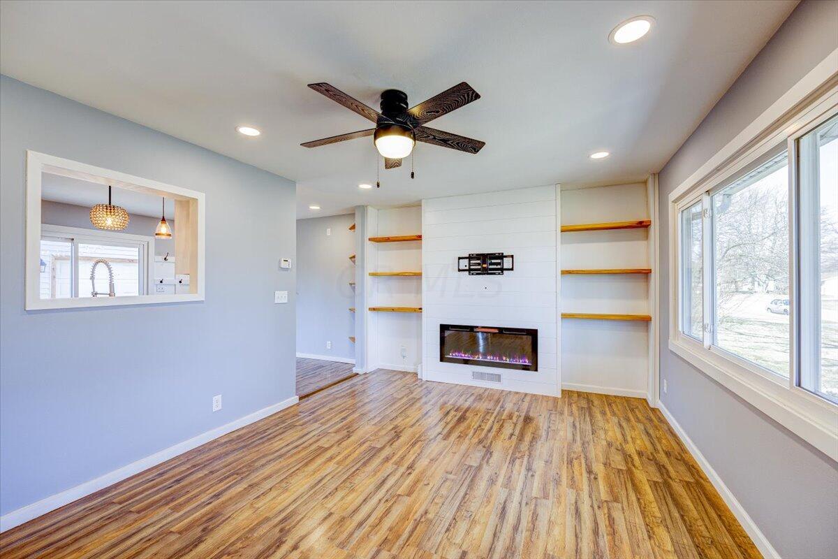 883 Sunview Road Reynoldsburg, OH 43068 - Photo 12 of 25 10-Living
