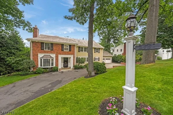 $2,350,000 | 18 Kings Hill Court, Summit, NJ 07901