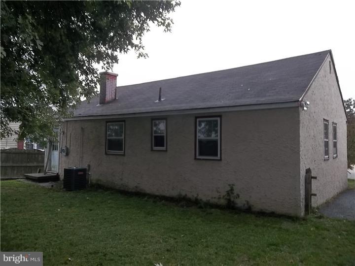 33 Paul Road New Castle, DE 19720 - Photo 2 of 7 Exterior Back