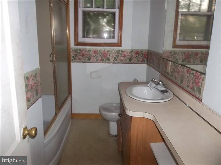 33 Paul Road New Castle, DE 19720 - Photo 7 of 7 Bathroom