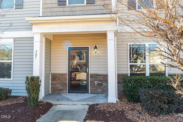 a view of entryway front of house