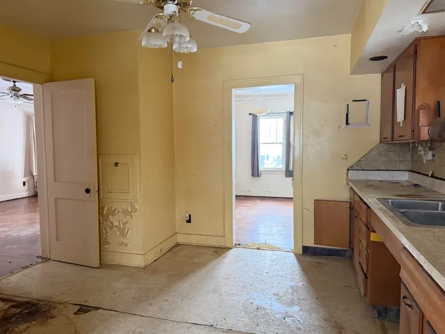 $55,000 | 826 West Chestnut Street, Freeport, IL 61032