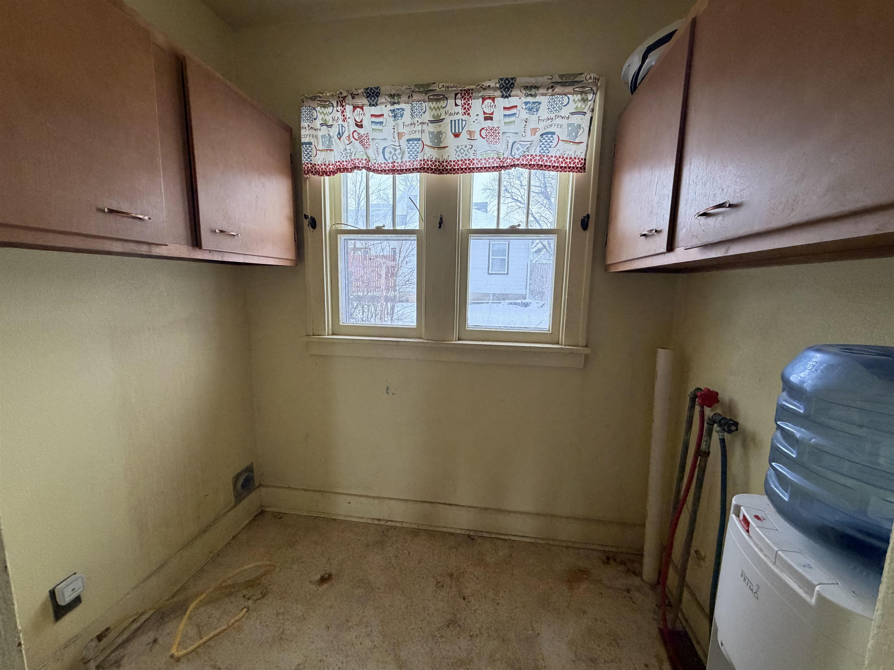 826 West Chestnut Street Freeport, IL 61032 - Photo 15 of 30 a view of a room with window