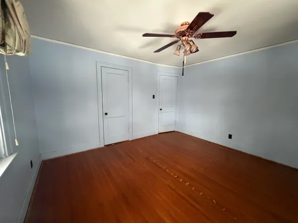 a view of room with ceiling fan