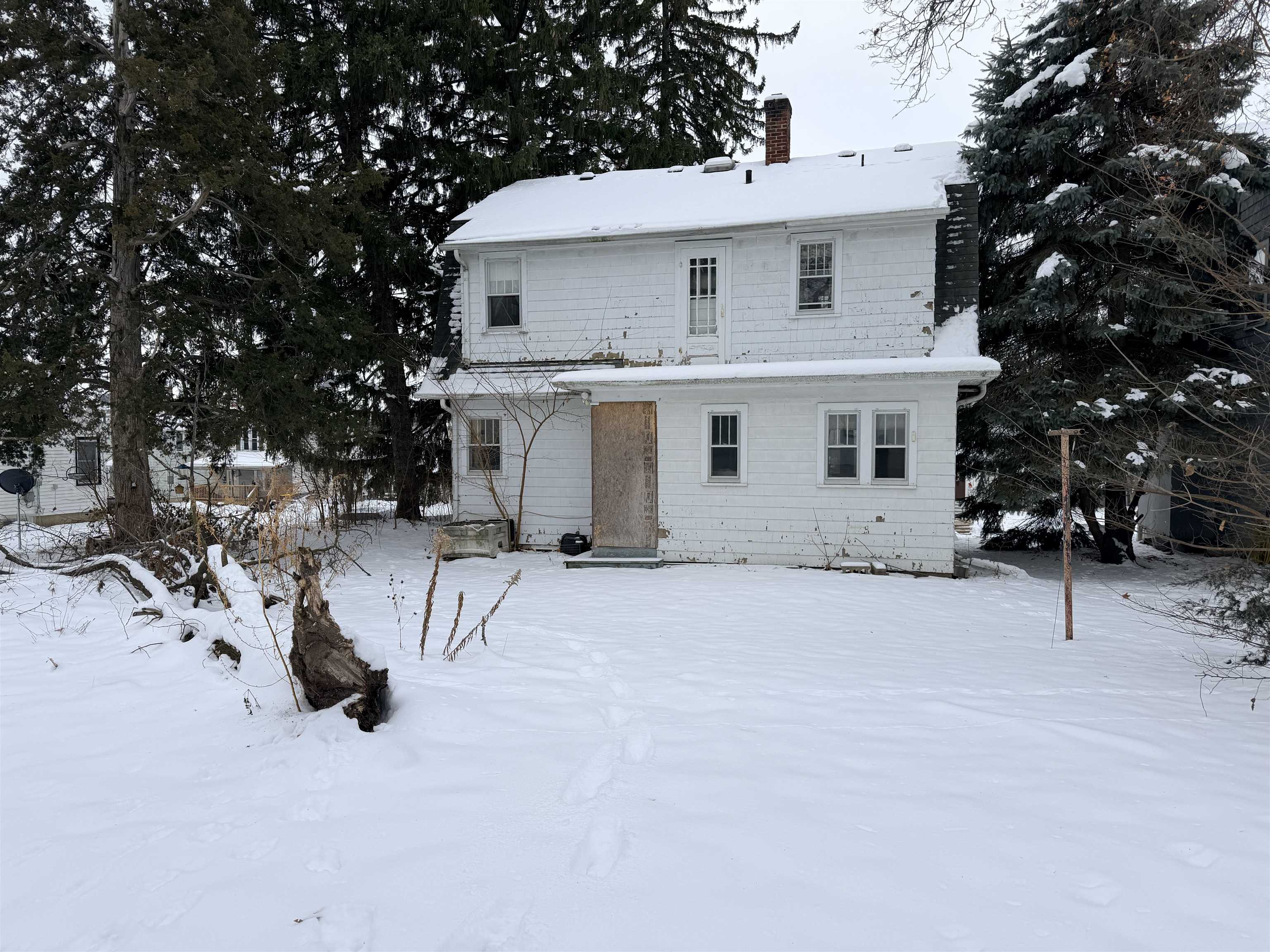 826 West Chestnut Street Freeport, IL 61032 - Photo 29 of 30 a view of a house with a patio