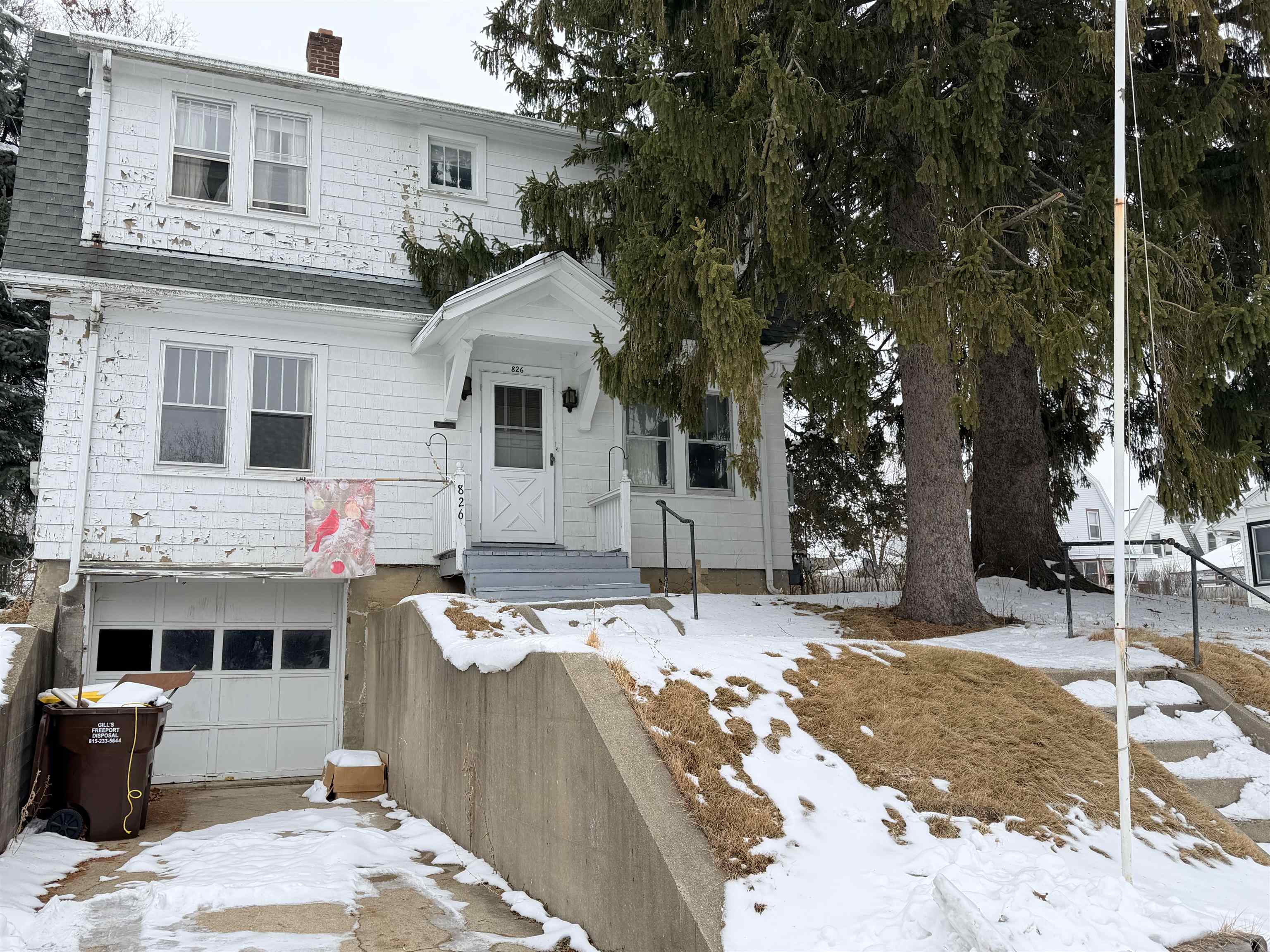 826 West Chestnut Street Freeport, IL 61032 - Photo 3 of 30 a view of a house with a patio