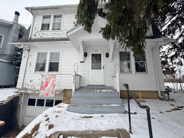 $55,000 | 826 West Chestnut Street, Freeport, IL 61032