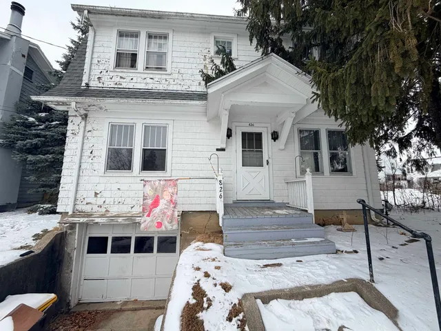 $55,000 | 826 West Chestnut Street, Freeport, IL 61032