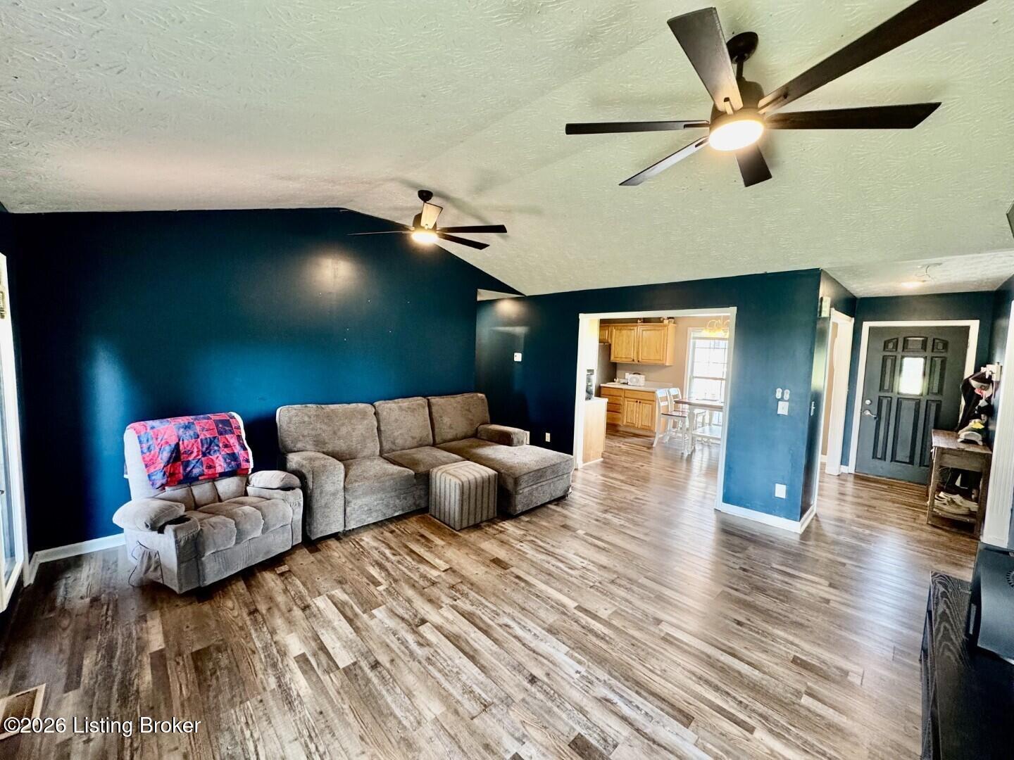 002_Living Room