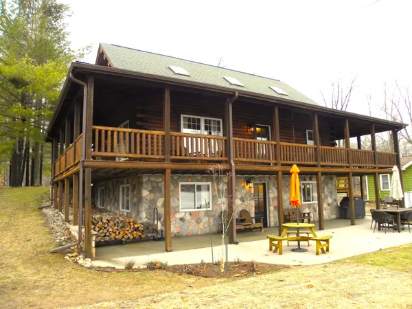 $699,900 | 16211 Pretty Lake Drive, Mecosta, MI 49332