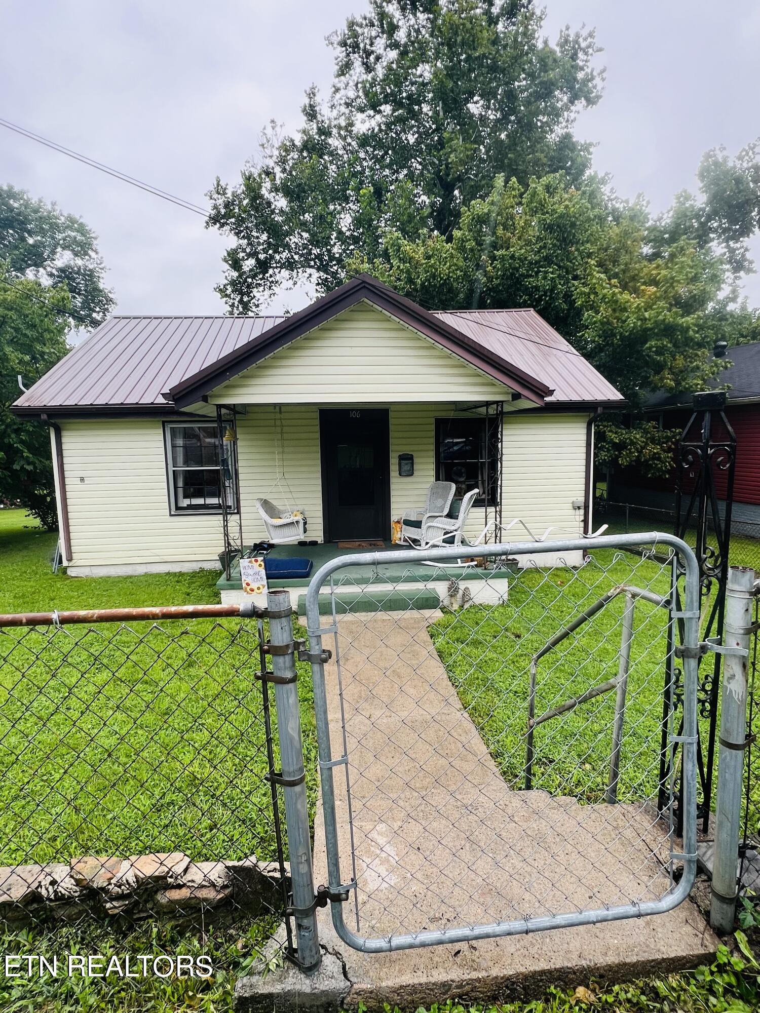 106 Ellenwood Road Middlesboro, KY 40965 - Photo 2 of 15 IMG_5106