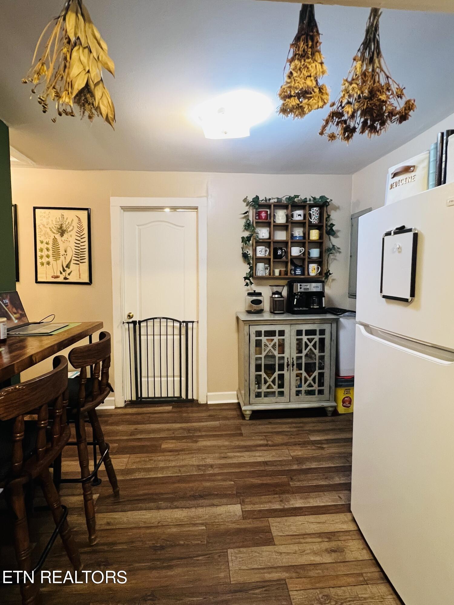 106 Ellenwood Road Middlesboro, KY 40965 - Photo 5 of 15 IMG_5101