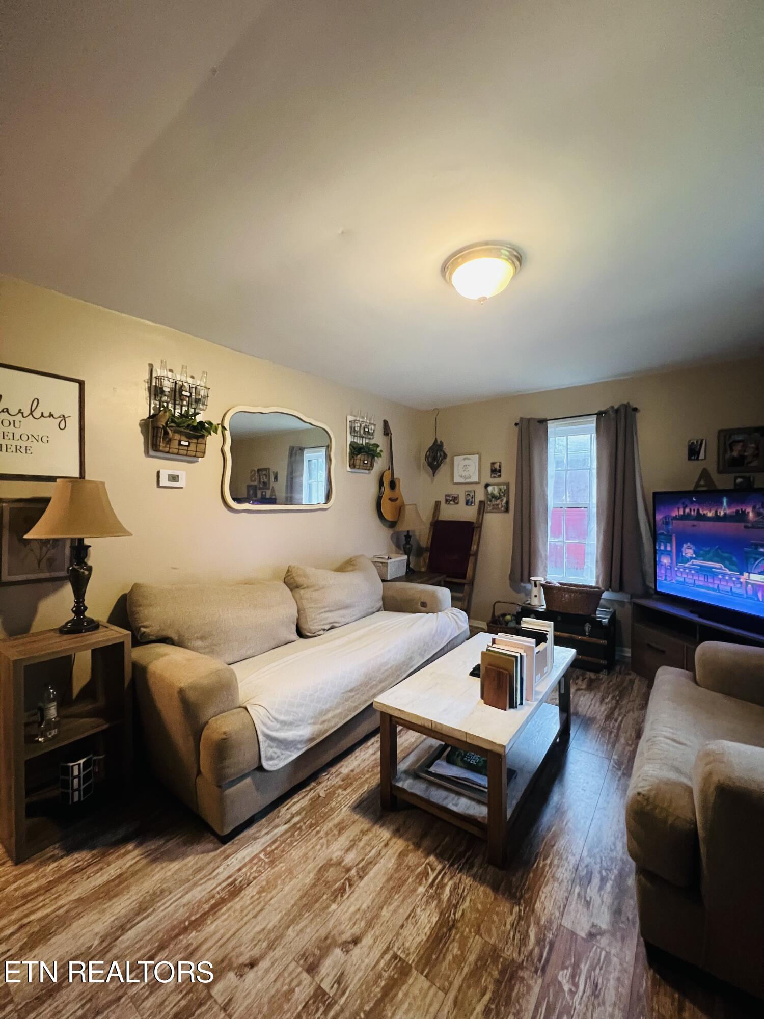 106 Ellenwood Road Middlesboro, KY 40965 - Photo 6 of 15 IMG_5090