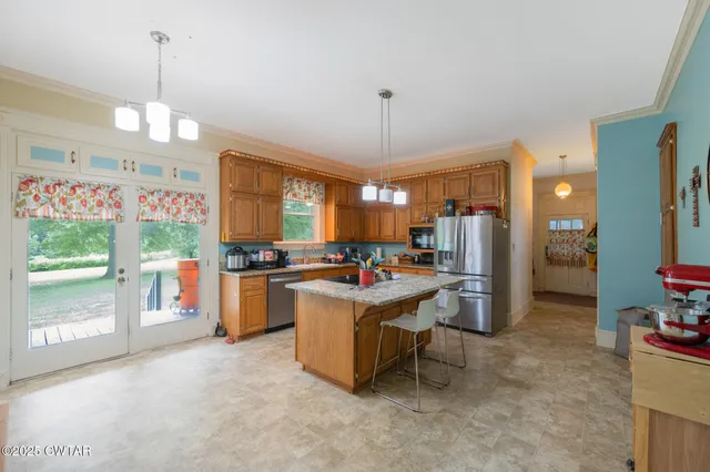 a view of a kitchen and dining room