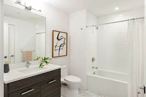 $1,095,000 | 14 West Broadway, Unit 507, Boston, MA 02127