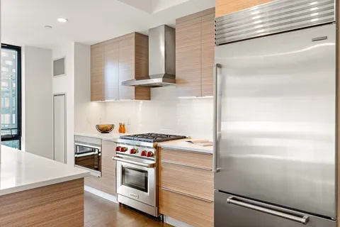 $1,095,000 | 14 West Broadway, Unit 507, Boston, MA 02127