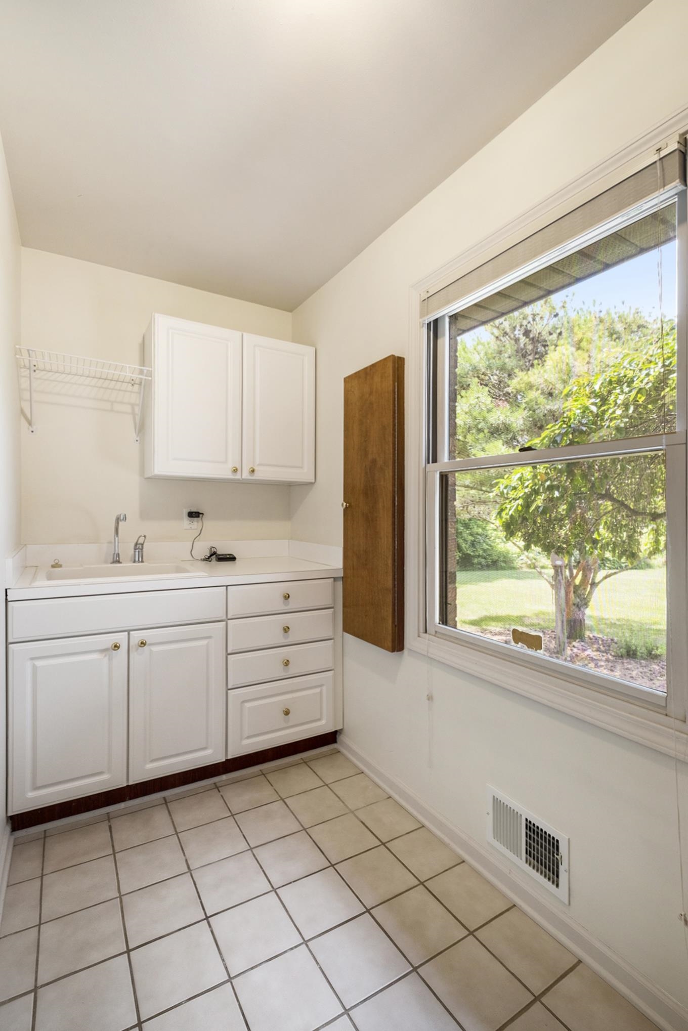 4335 South Genesee Road Grand Blanc, MI 48439 - Photo 26 of 47 50146604-cb2ae487-b2ec-49e0-b6bb-44f80a2481bf.JPG