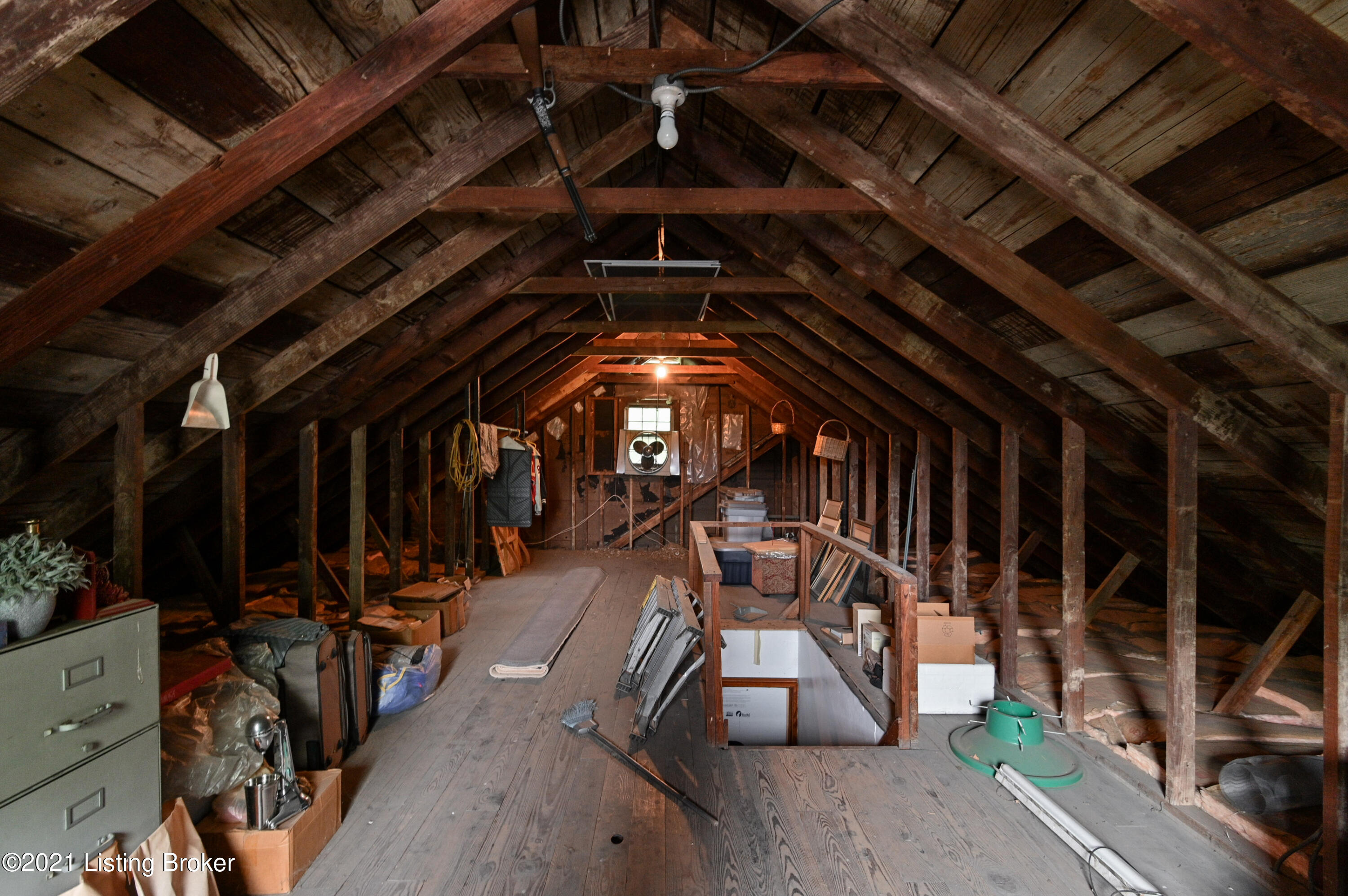 3957 Cane Run Road Louisville, KY 40216 - Photo 21 of 31 475 sq ft (approx) unfinished bonus room upstairs