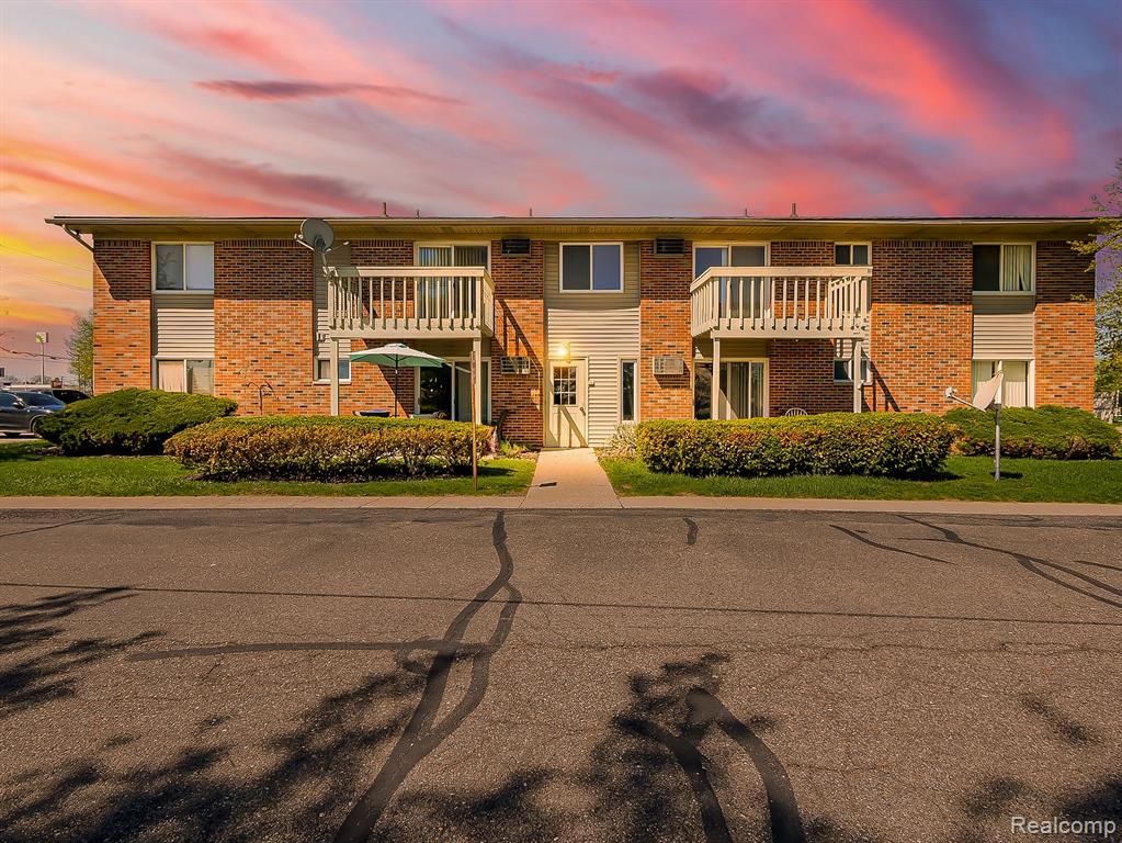 125 East Van Riper Road, Unit 5 Fowlerville, MI 48836 - Photo 1 of 23
