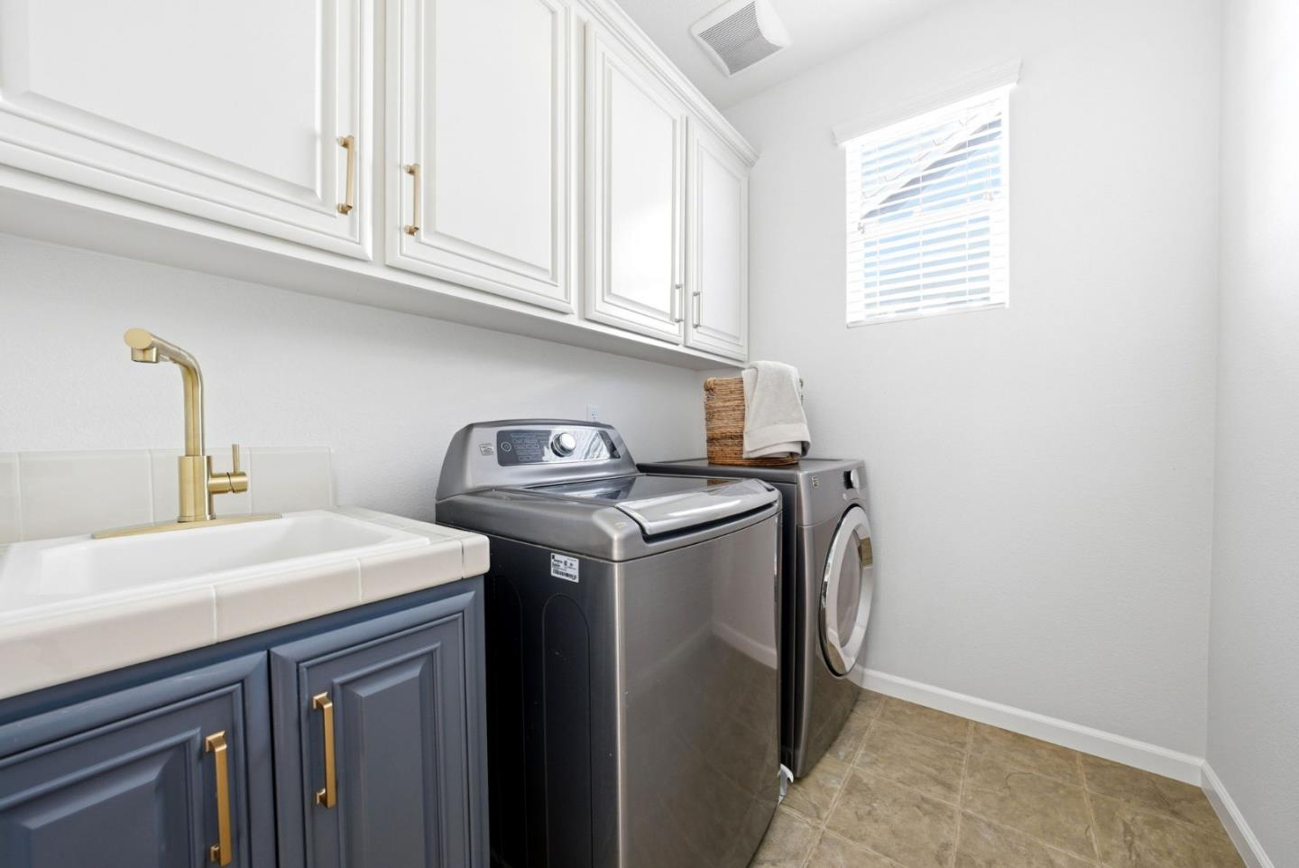 2556 Harlow Lane San Ramon, CA 94582 - Photo 40 of 62 a utility room with sink dryer and washer